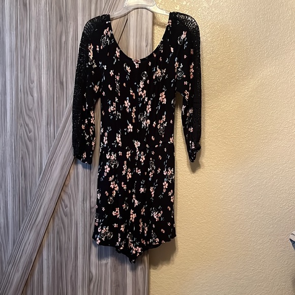 Shorts romper - Picture 2 of 3